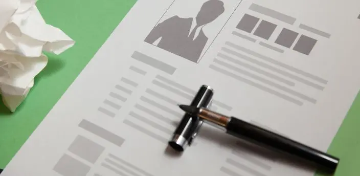 エントリーシートに修正液は使わない！ミスしたときの正しい訂正方法を解説のイメージ