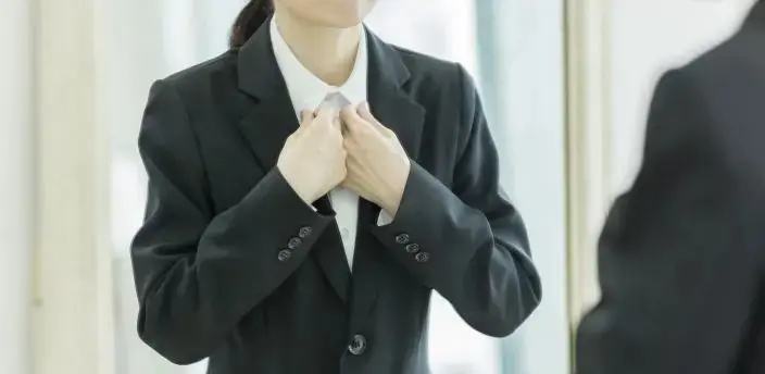 女性用就活スーツの選び方は？着こなしのマナーや選ぶポイントを紹介のイメージ